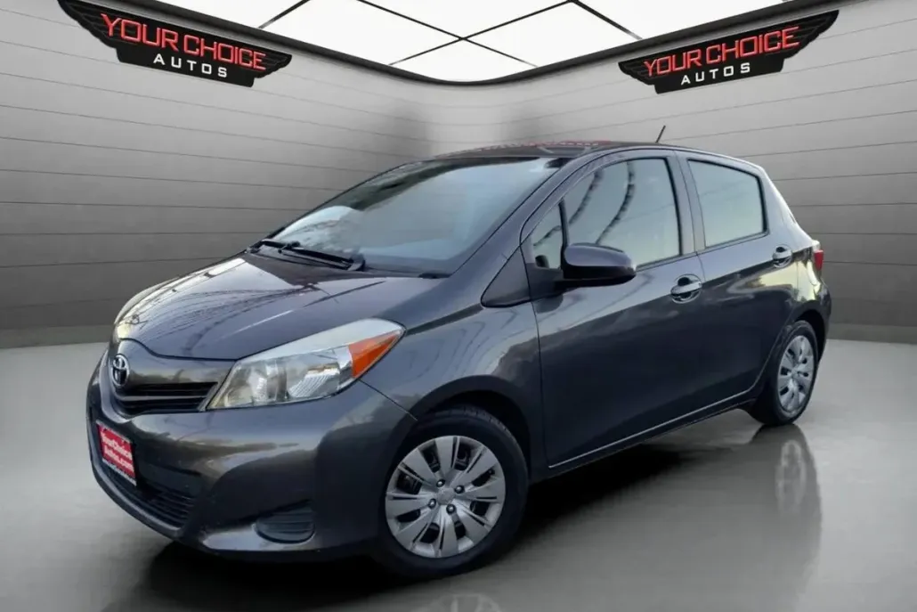 2014 Toyota Yaris LE photo 1