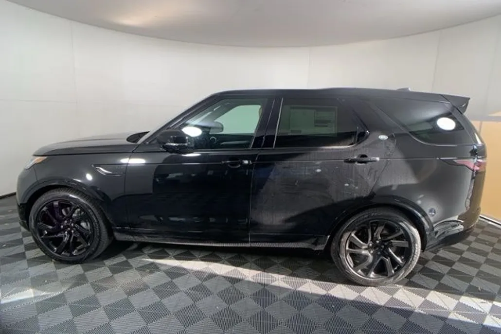 2025 Land Rover Discovery SE photo 1