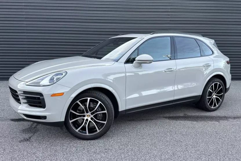 2023 Porsche Cayenne Platinum Edition photo 1