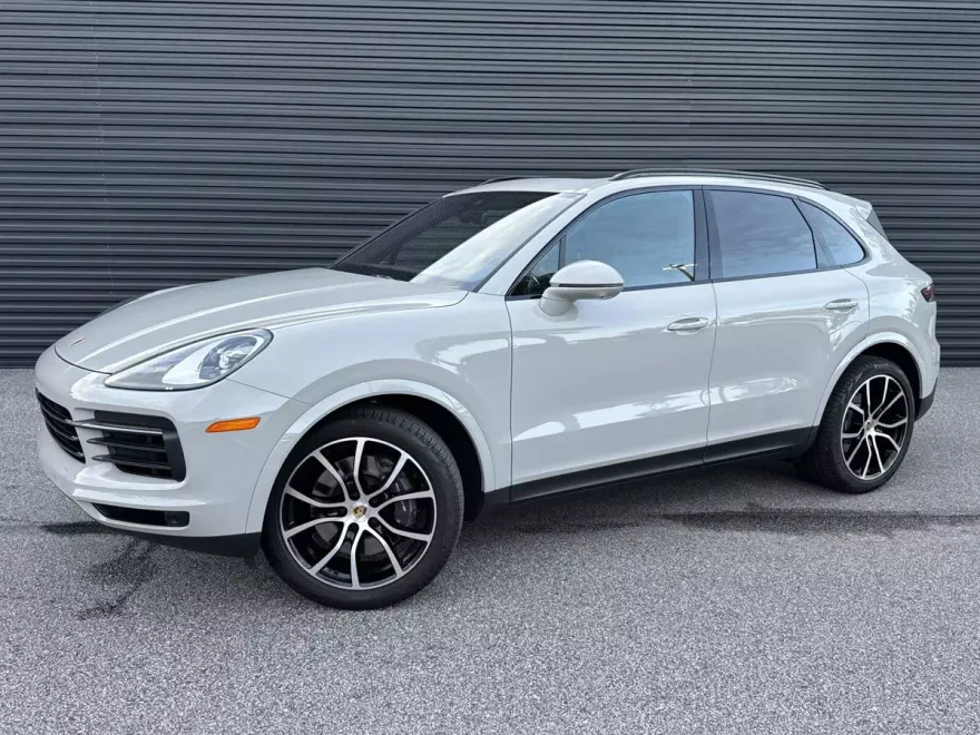 2023 Porsche Cayenne Platinum Edition photo 1