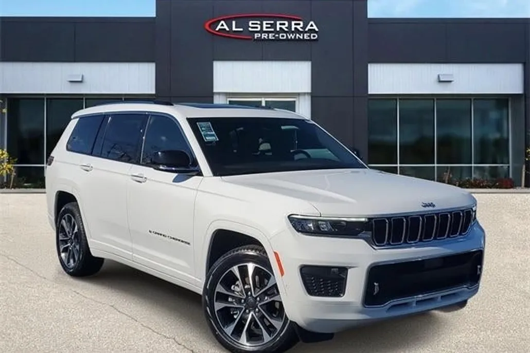 2023 Jeep Grand Cherokee Overland photo 1