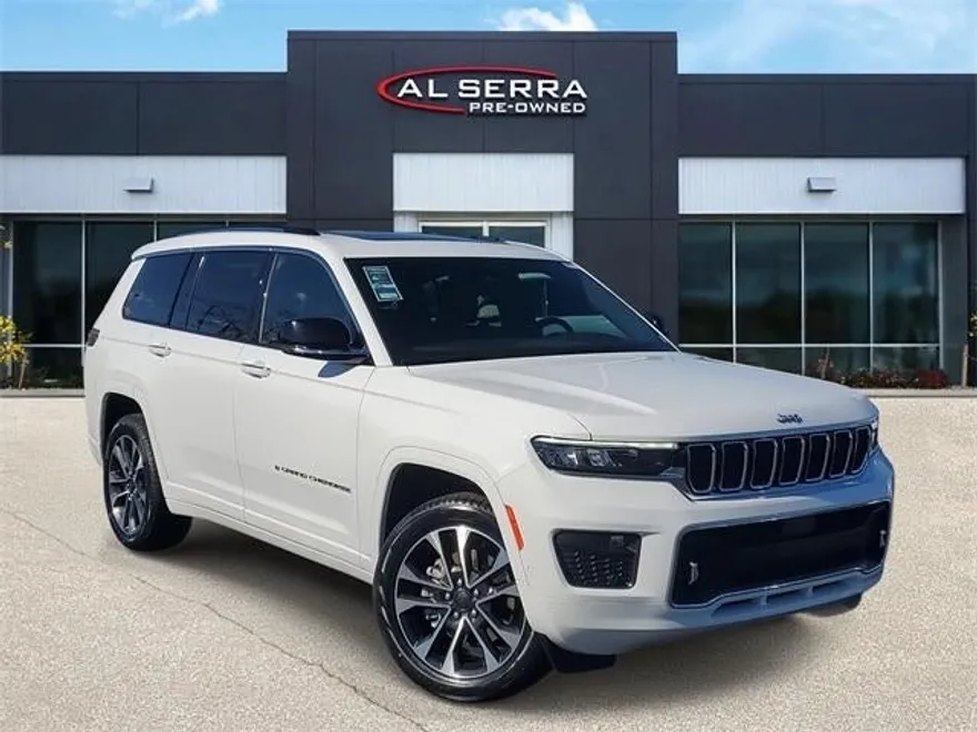 2023 Jeep Grand Cherokee Overland photo 1