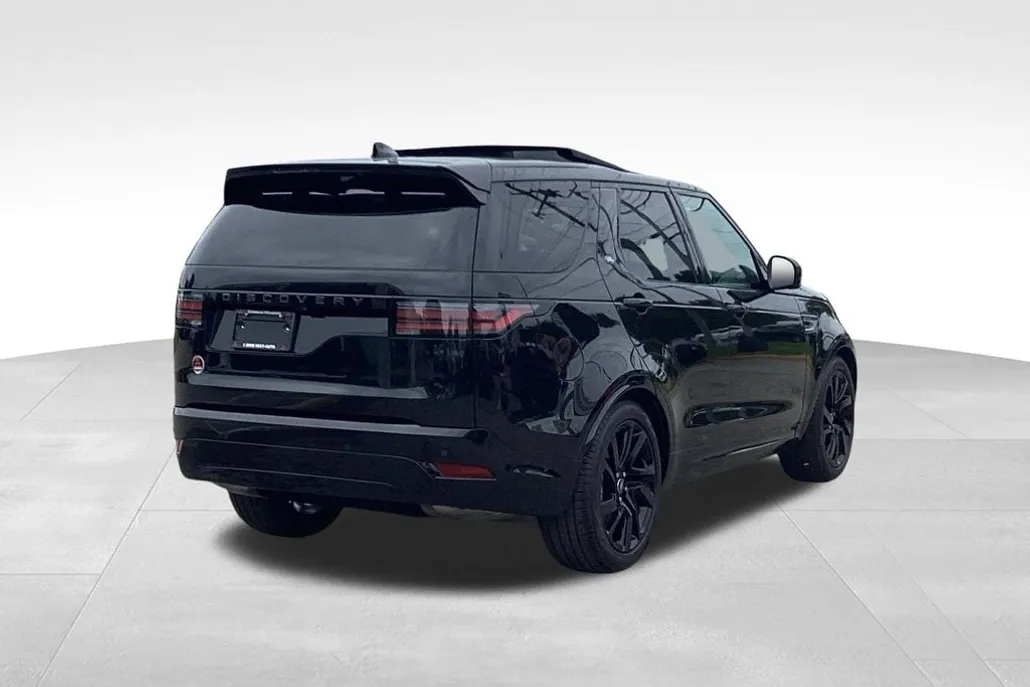 2024 Land Rover Discovery P300 Dynamic SE photo 1