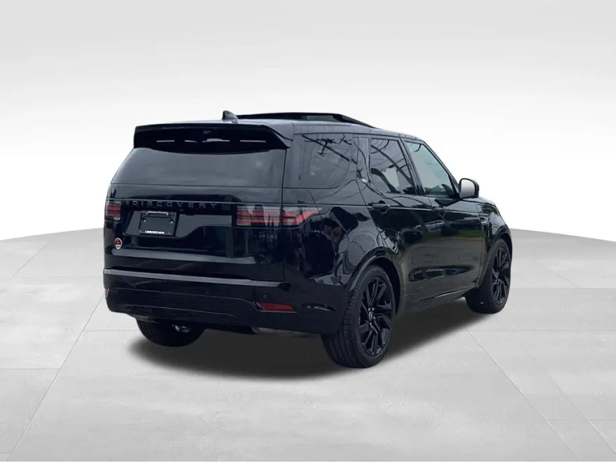 2024 Land Rover Discovery P300 Dynamic SE photo 1