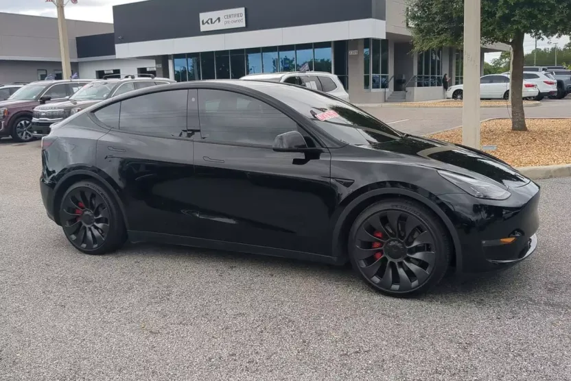 2023 Tesla Model Y Performance photo 1