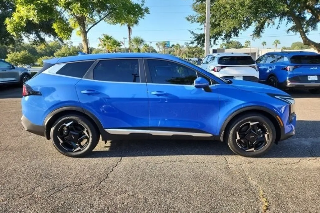2026 Kia Sportage EX photo 1