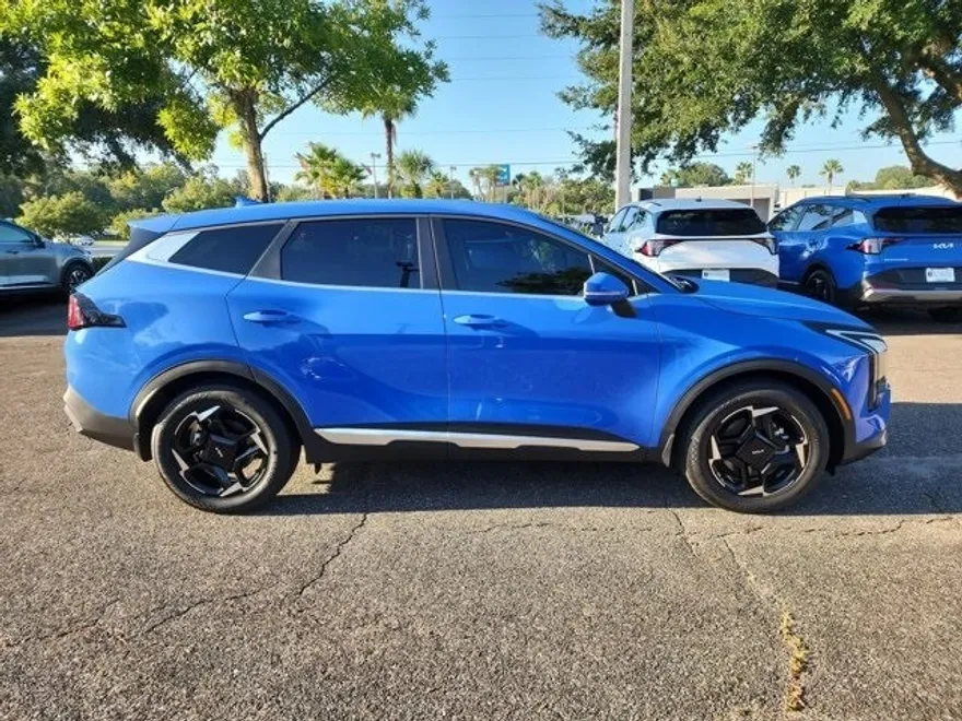 2026 Kia Sportage EX photo 1