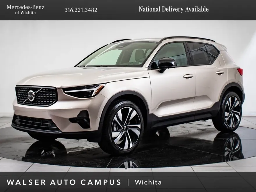 2024 Volvo XC40 Plus photo 1