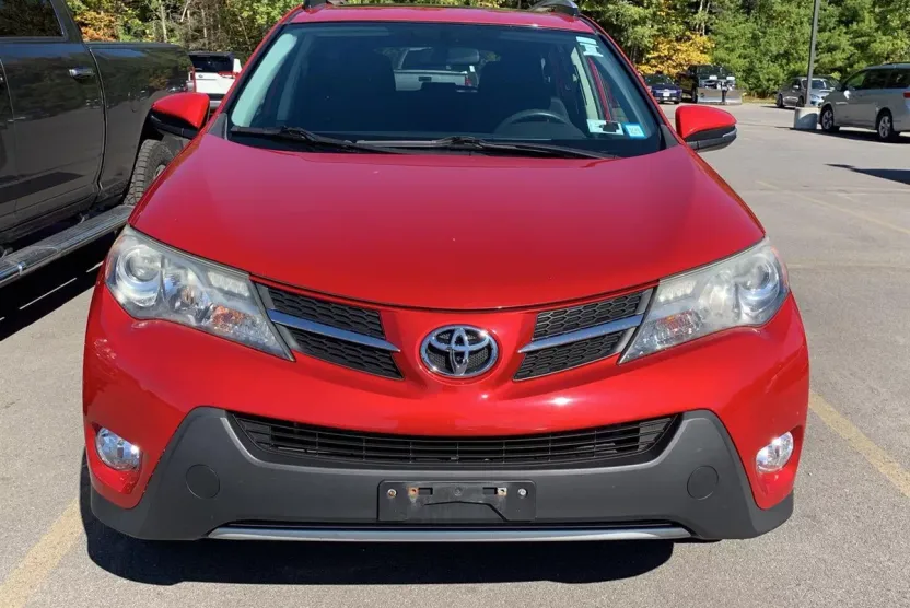 2013 Toyota RAV4 XLE photo 1