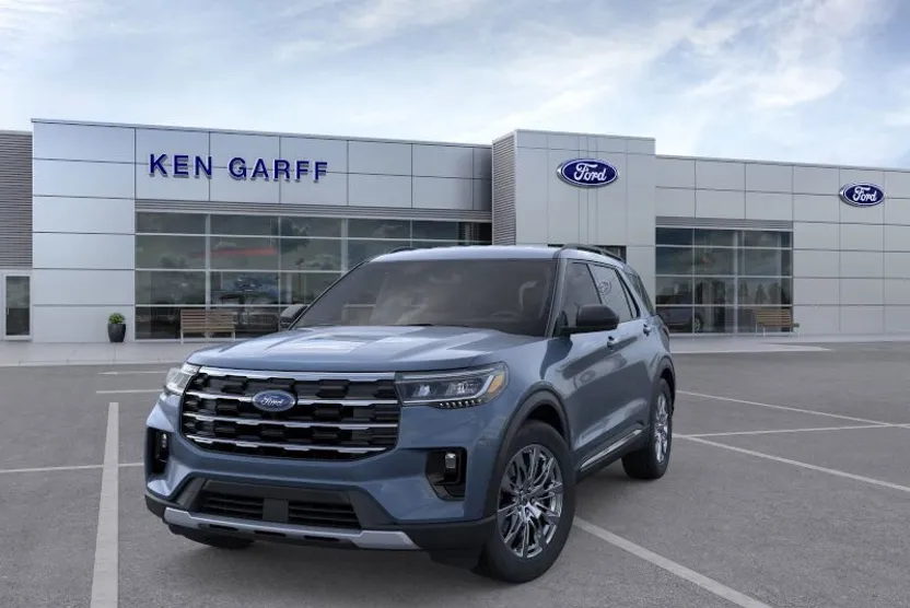 2025 Ford Explorer photo 1