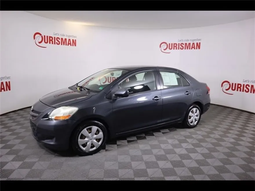 2008 Toyota Yaris Base photo 1