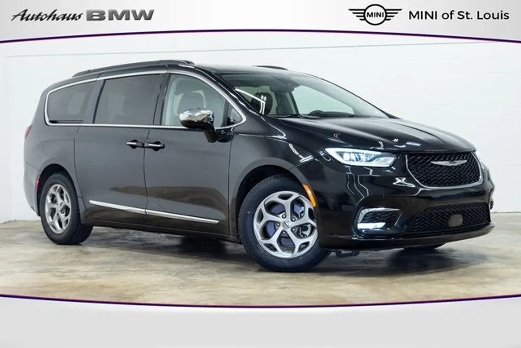 2023 Chrysler Pacifica Limited photo 1