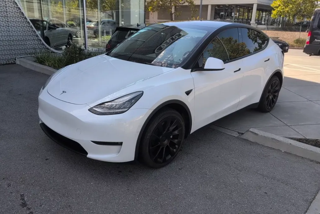 2021 Tesla Model Y Long Range photo 1