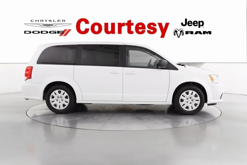 2018 Dodge Grand Caravan SE photo 1