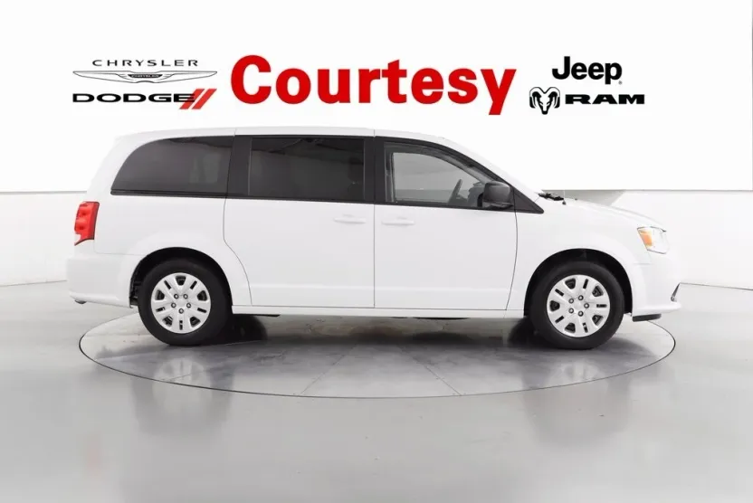 2018 Dodge Grand Caravan SE photo 1