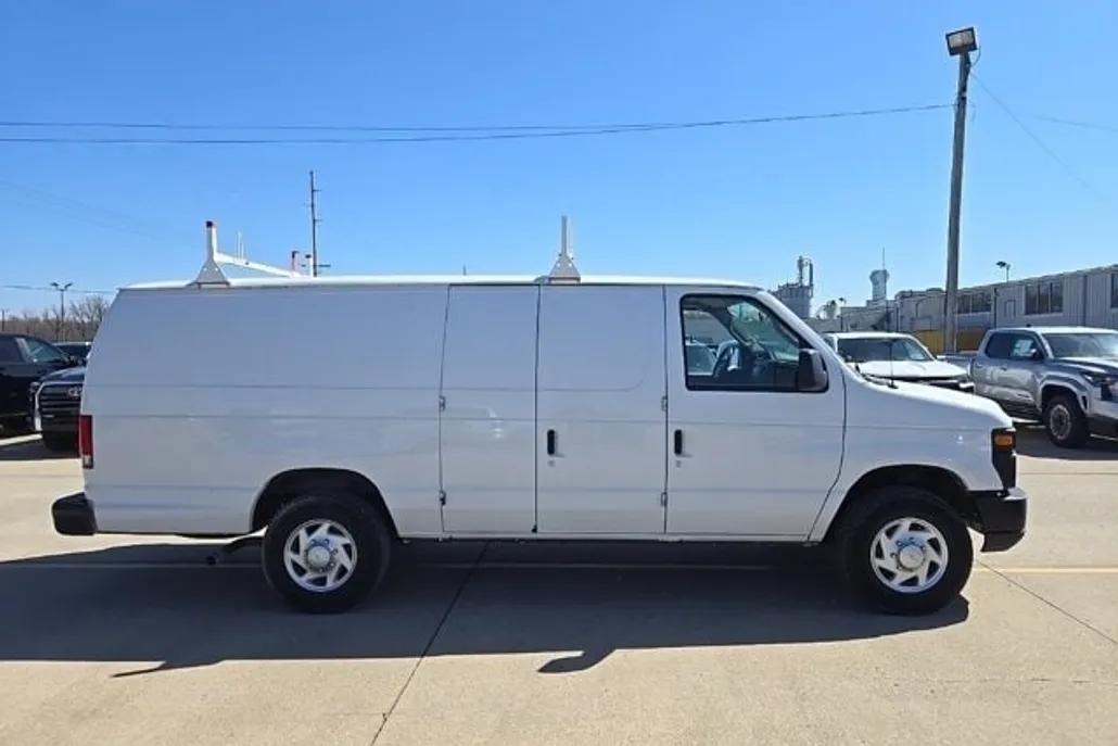 2014 Ford E-250 Cargo photo 1