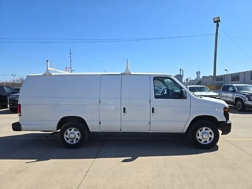 2014 Ford E-250 Cargo photo 1