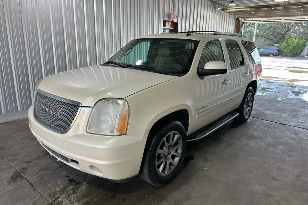 2009 Gmc Yukon Denali photo 1