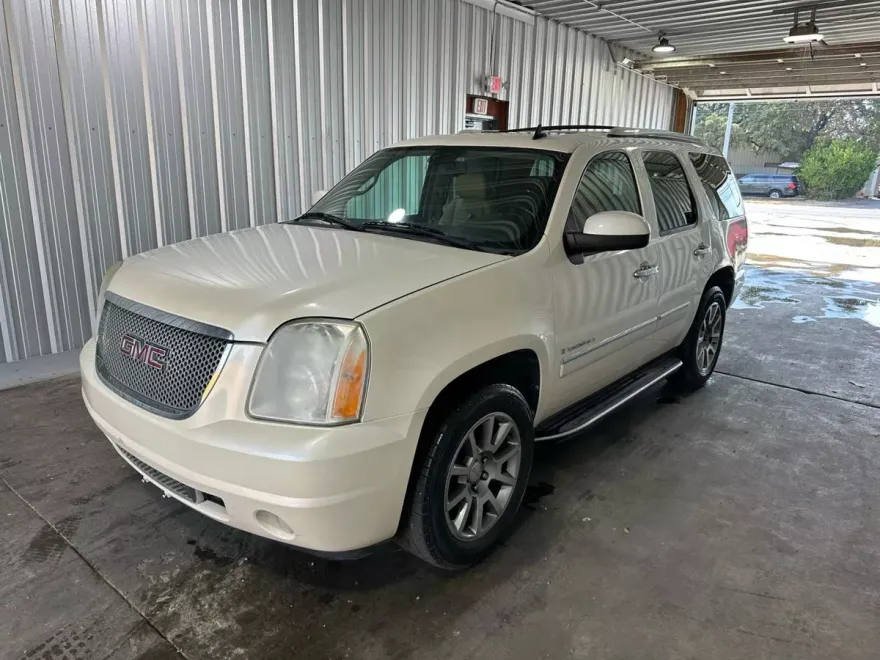 2009 Gmc Yukon Denali photo 1