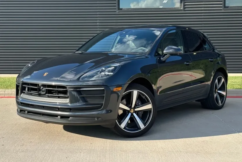 2024 Porsche Macan T photo 1