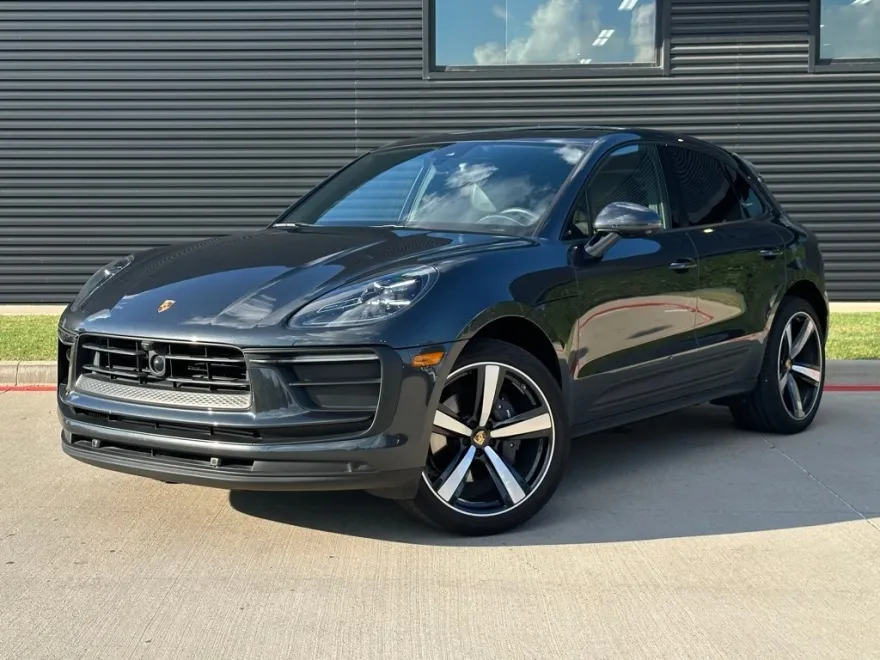 2024 Porsche Macan T photo 1