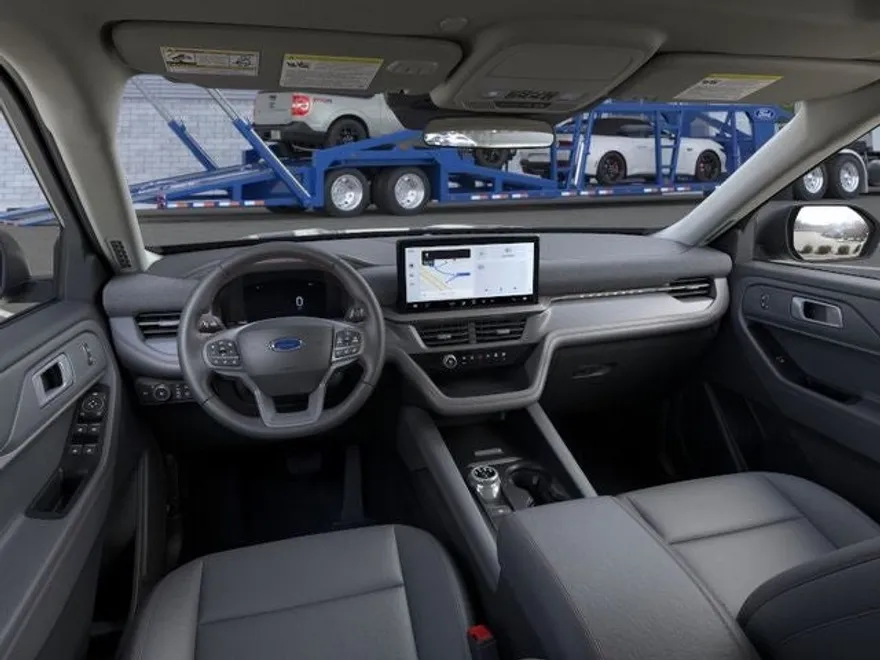 2025 Ford Explorer photo 1