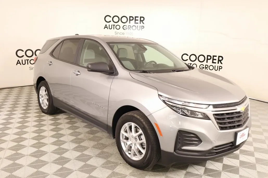 2024 Chevrolet Equinox LS photo 1