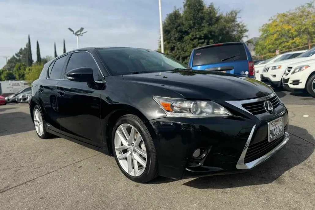 2016 Lexus CT 200h photo 1