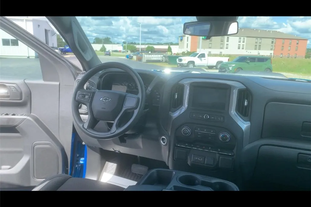 2022 Chevrolet Silverado 1500 Custom Trail Boss photo 1