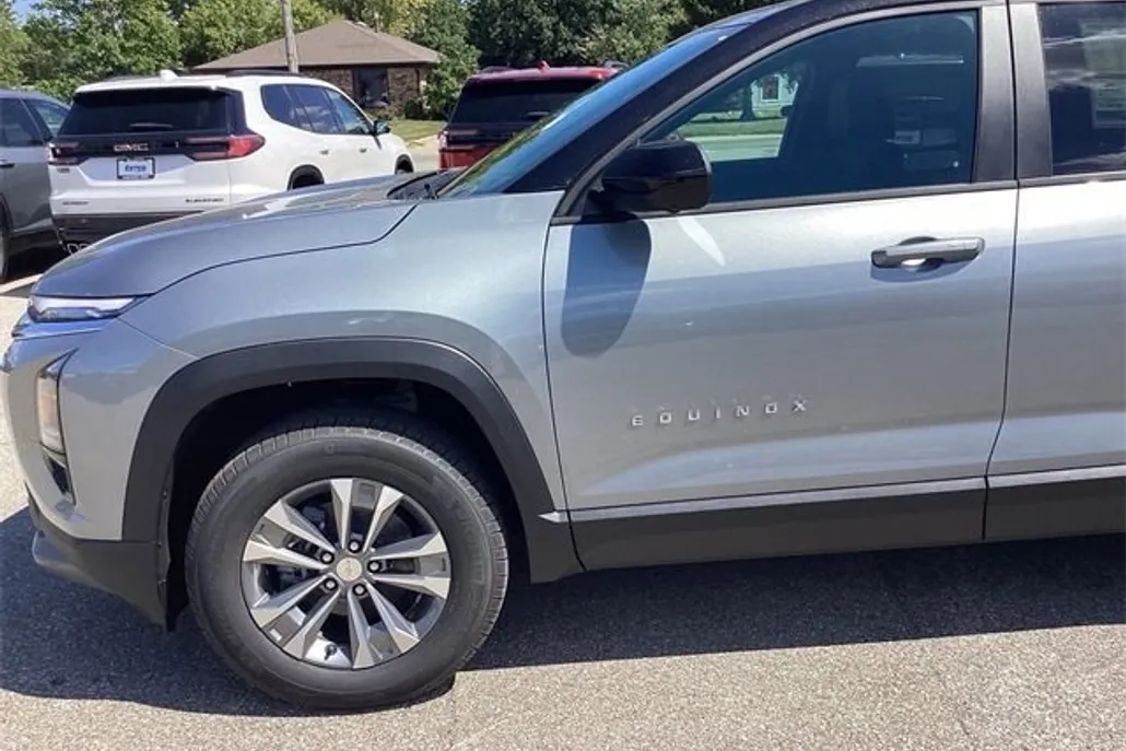2026 Chevrolet Equinox LT photo 1