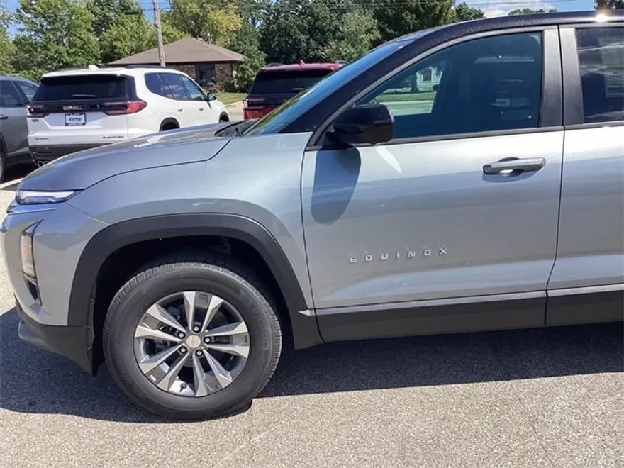 2026 Chevrolet Equinox LT photo 1