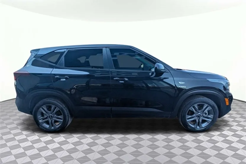 2021 Kia Seltos LX photo 1