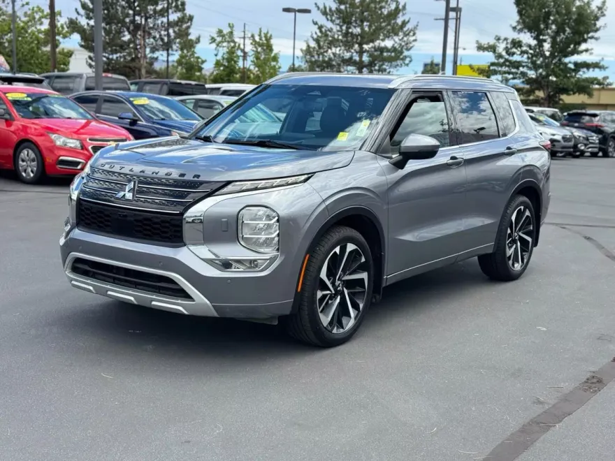 2022 Mitsubishi Outlander SEL photo 1