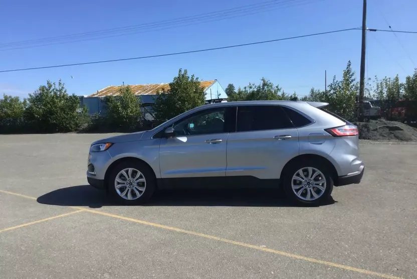 2023 Ford Edge Titanium photo 1