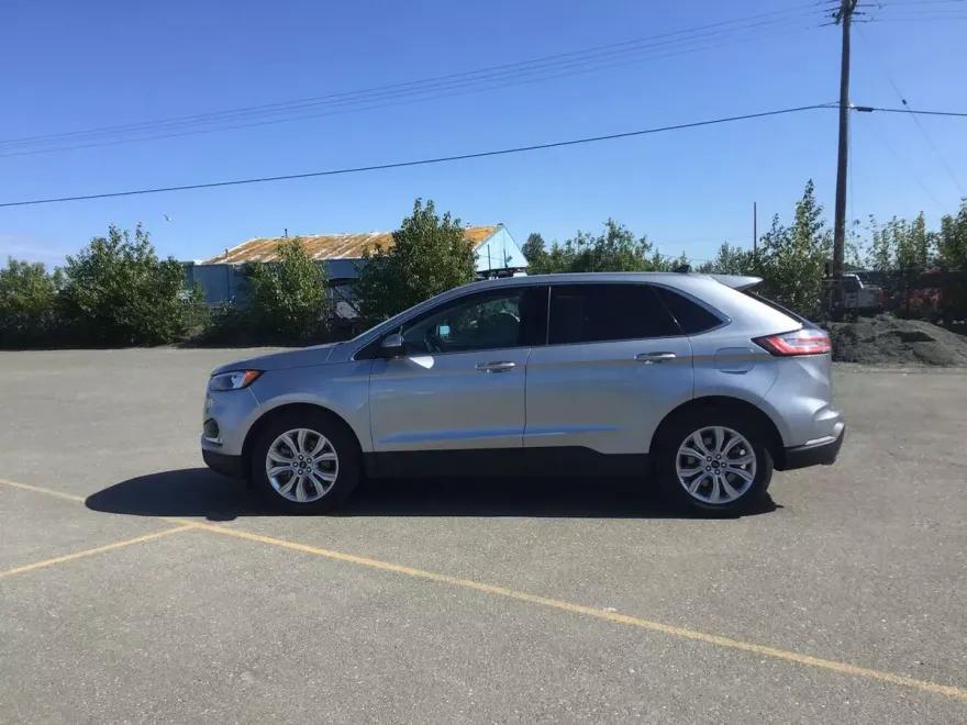 2023 Ford Edge Titanium photo 1