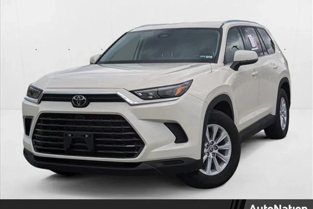 2024 Toyota Grand Highlander XLE photo 1