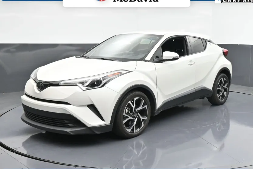 2019 Toyota C-HR XLE photo 1