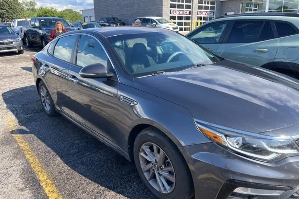 2019 Kia Optima LX photo 1