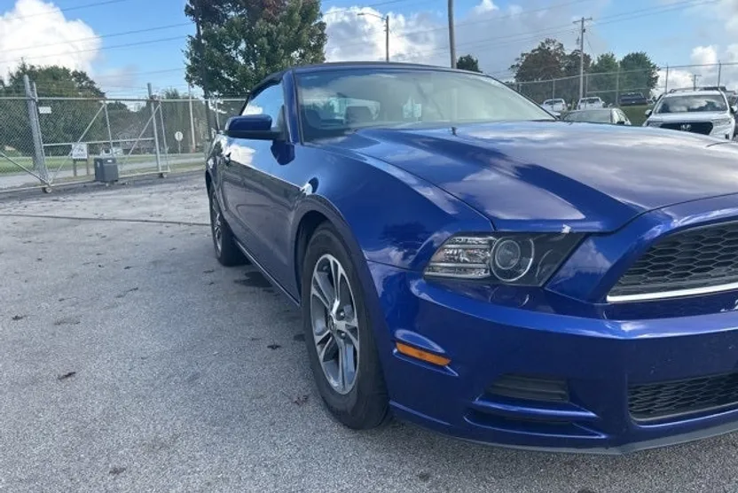 2014 Ford Mustang V6 Premium photo 1