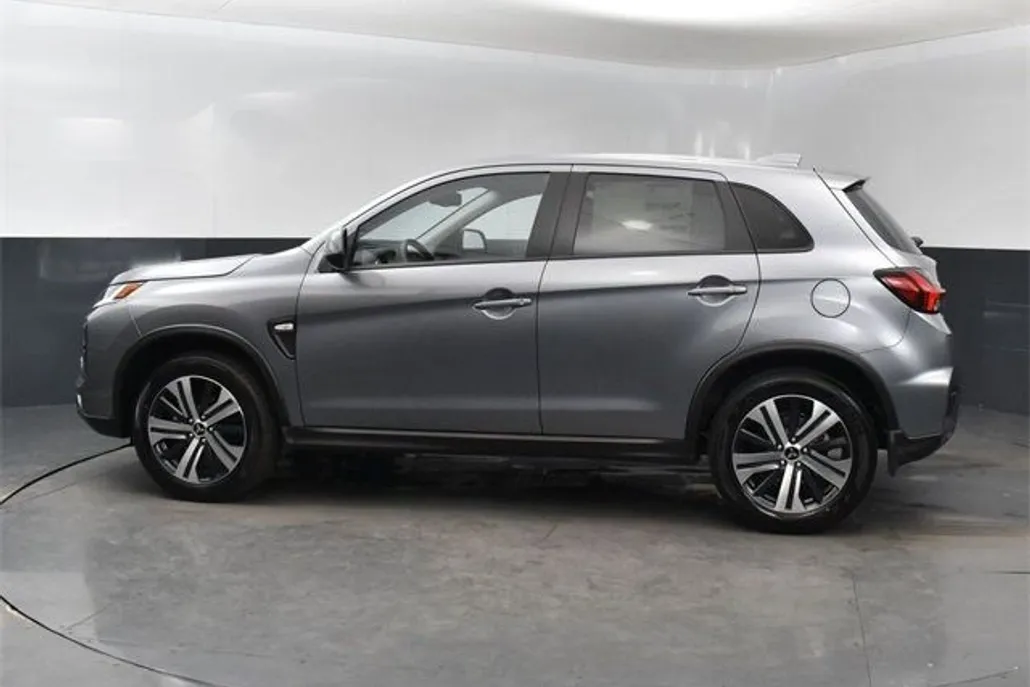 2024 Mitsubishi Outlander Sport ES photo 1