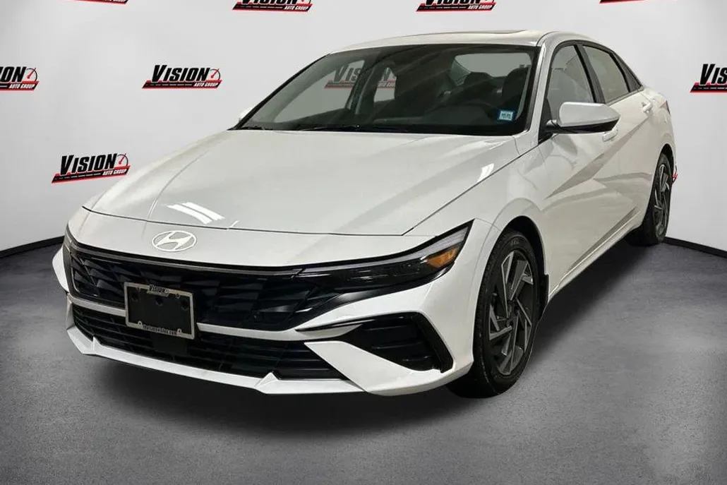 2024 Hyundai Elantra SEL Convenience photo 1