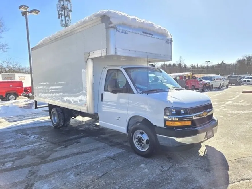 2024 Chevrolet Express Cutaway photo 1