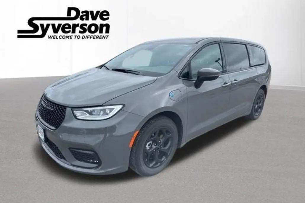 2023 Chrysler Pacifica Hybrid Touring L photo 1
