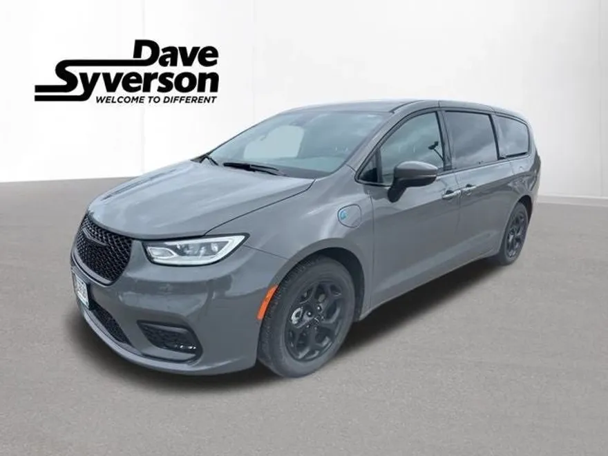 2023 Chrysler Pacifica Hybrid Touring L photo 1