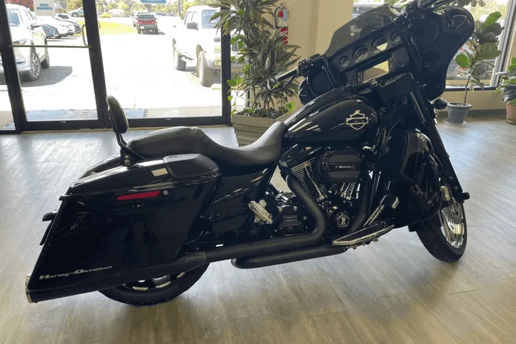 2016 Harley Davidson FLHXSE / CVO Street Glide photo 1