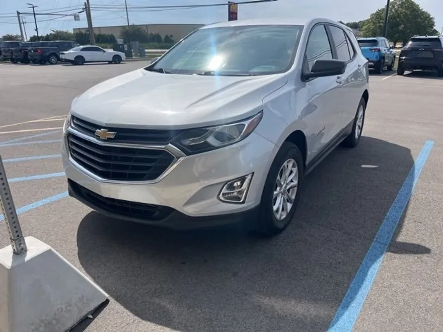 2020 Chevrolet Equinox LS photo 1