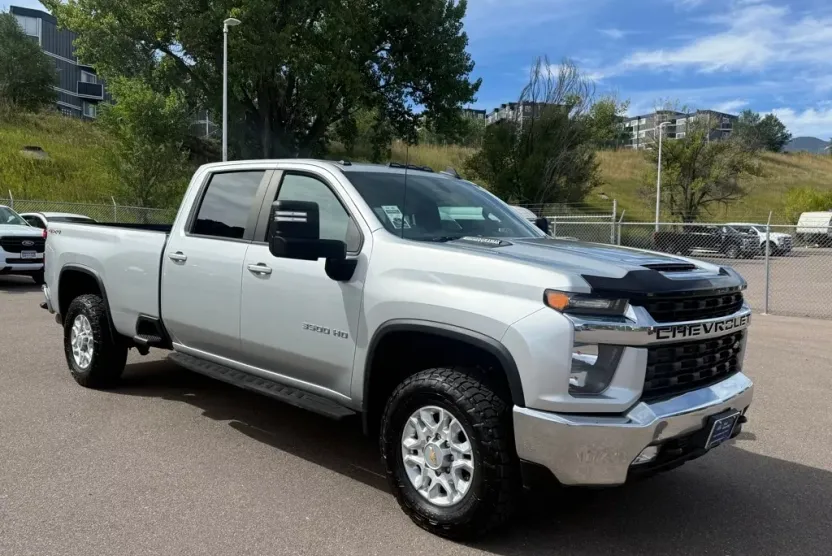 2022 Chevrolet Silverado 3500HD LT photo 1