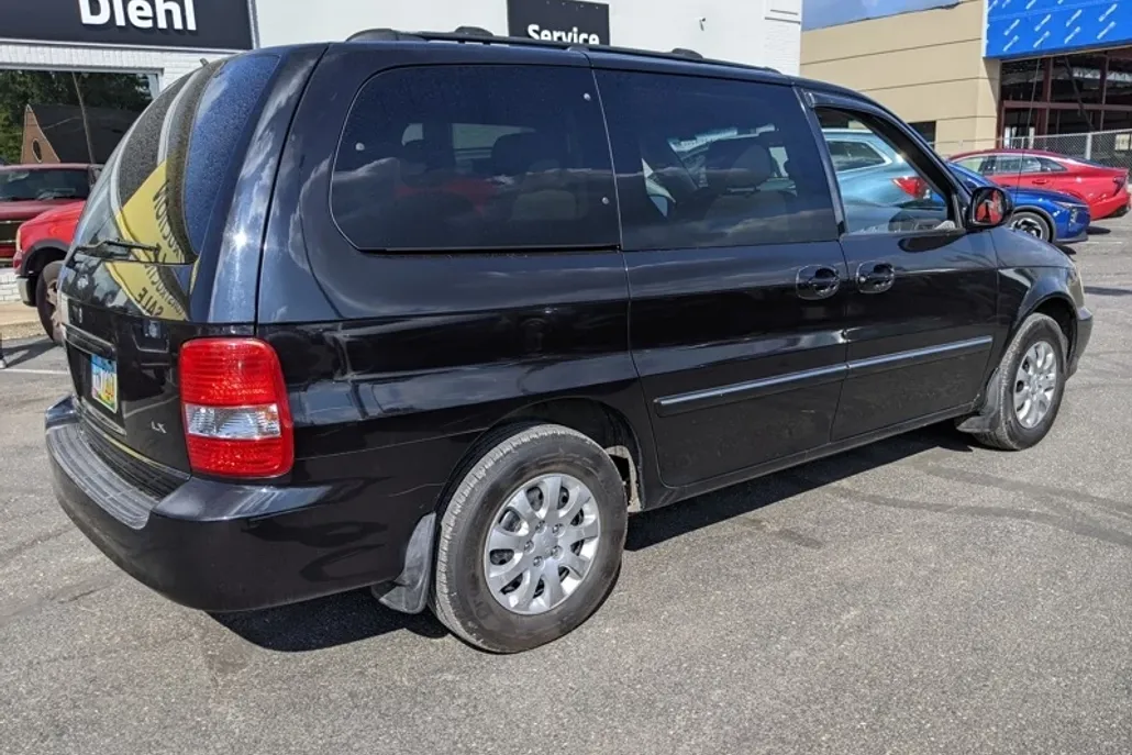 2005 Kia Sedona LX photo 1