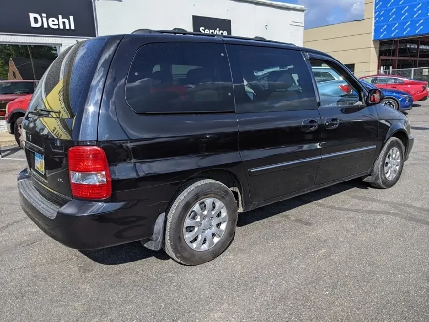 2005 Kia Sedona LX photo 1