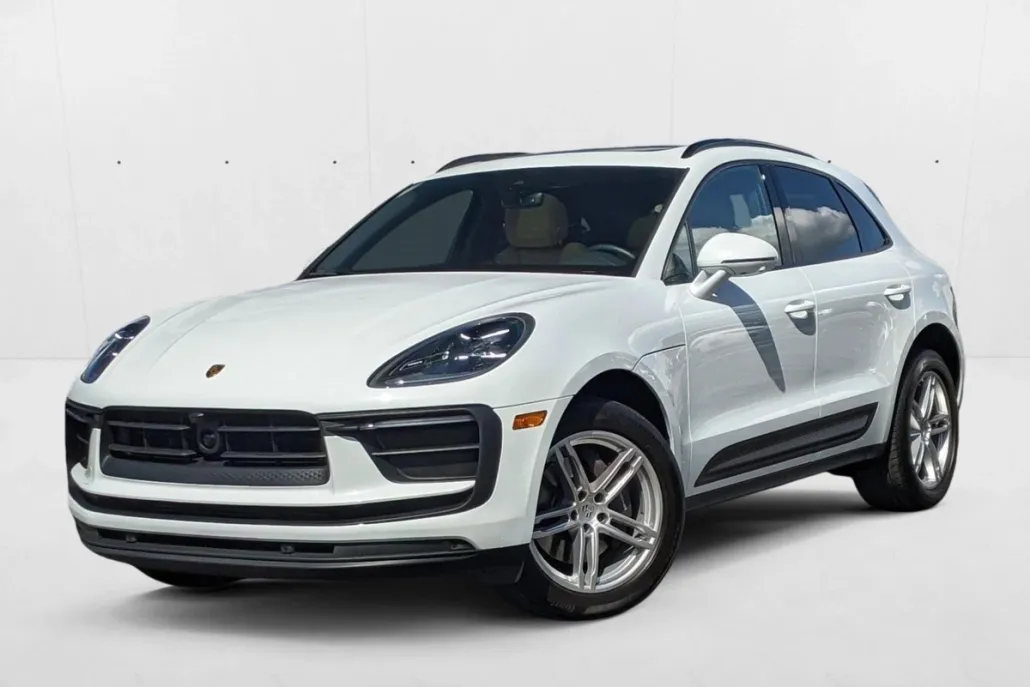 2023 Porsche Macan T photo 1